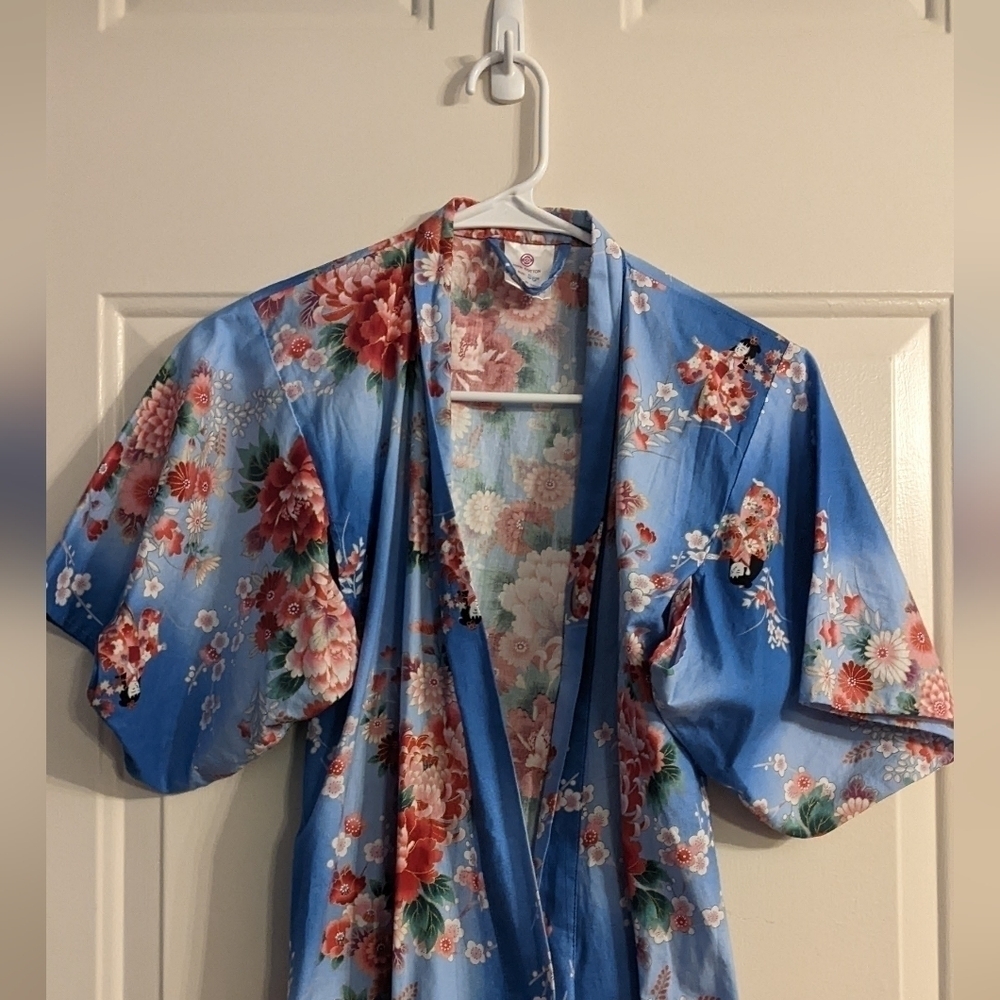 Sakuri Shoji Co. Floral Kimono Size 35, Blue with Pink and Red Flowers - Picture 5 of 11
